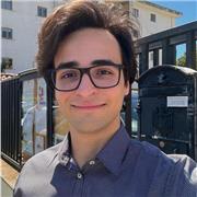 Diplomato al Liceo Scientifico. Matematica, fisica, chimica, biologia. Dalle scuole elementari fino alle superiori